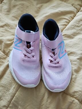 New Balance Kids' Light Pink Sneakers with Blue Accent